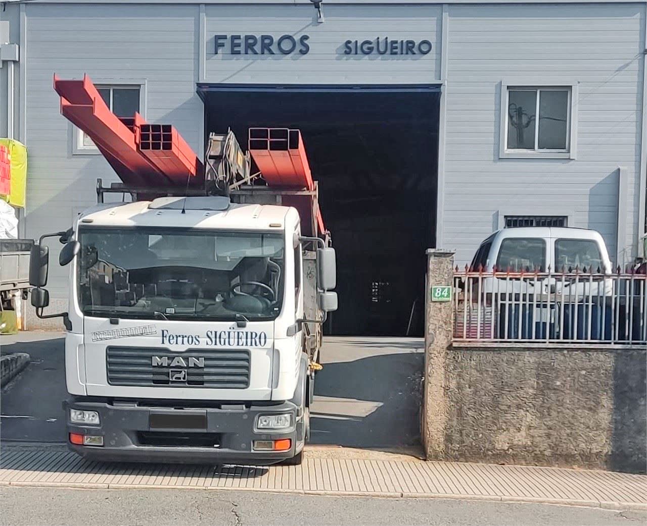 Almacén de hierro en Sigüeiro