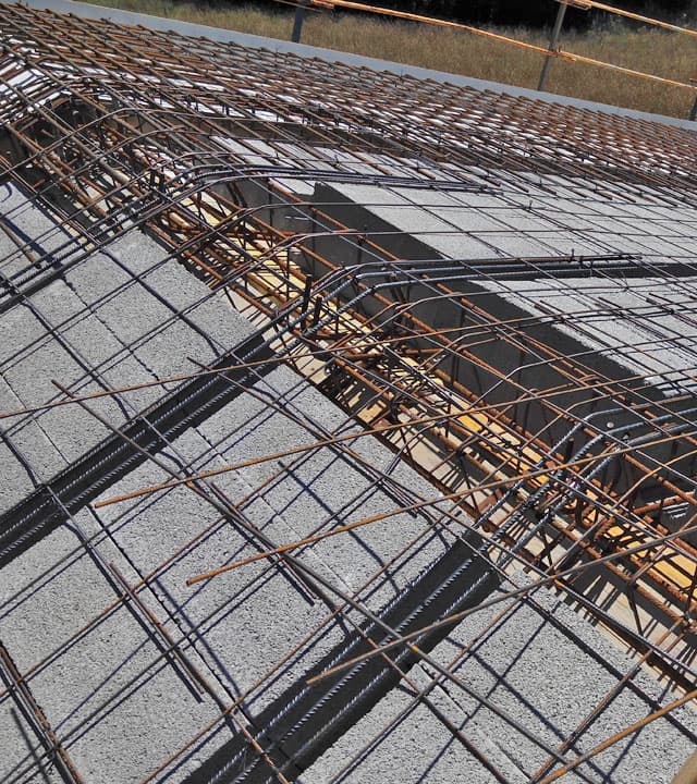 Almacén de hierro y ferralla en Oroso